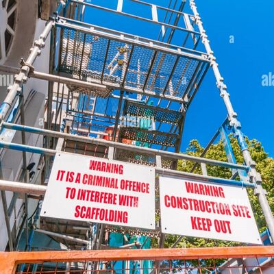 Corflute 간판은 골판지 폴리프로필렌으로 만든 가볍고 내구성이 뛰어나며 내후성이 뛰어난 간판입니다.